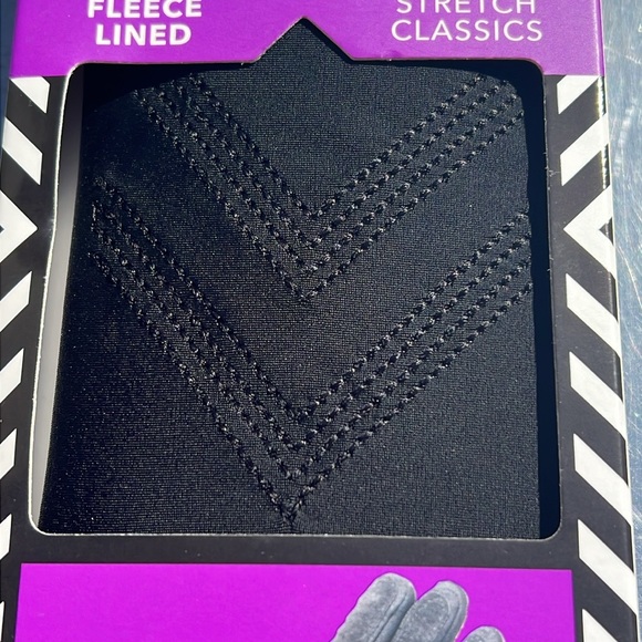 New boxed isotoner fleece stretch classic black one size women’s gloves. - Picture 3 of 7